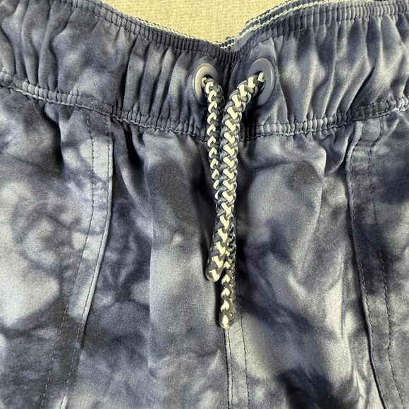Athleta Girl Navy Tie Dye Athletic Shorts Size M 8-10 Zipper Pockets Drawstring - Picture 3 of 7
